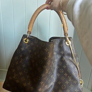 Louis Vuitton Monogram Artsy MM